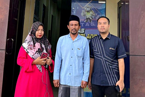 Seorang tukang ojek pangkalan (opang), Al Amin Maksum (32) warga Kecamatan Majasari, Kabupaten Pandeglang, Banten ditetapkan tersangka usai terjatuh di jalan berlubang dan menyebabkan penumpangnya meninggal dunia. Foto: Dok. Kuasa Hukum Al Amin, Raden Yayan