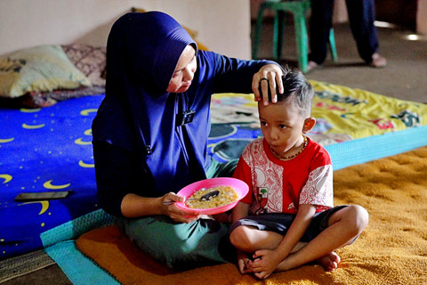 Anissa Yuhotima (30), seorang ibu tunggal yang bangkit dan bertahan dengan menjadi pekerja di dapur MBG Polokarto. Foto: Dok. Bakom RI