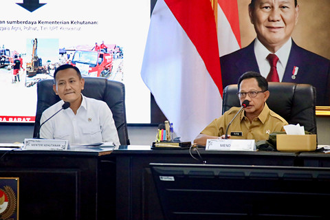 Kasatgas Percepatan Rehabilitasi dan Rekonstruksi Pascabencana Wilayah Sumatera, Muhammad Tito Karnavian menghadiri Rapat Perkembangan PRR Pascabencana Alam di Provinsi Aceh, Sumut, dan Sumbar yang digelar di Kantor Kemendagri Jakarta, Senin (23/2). Foto: Dok. Satgas PRR