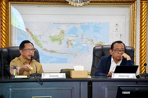 Kasatgas Percepatan Rehabilitasi dan Rekonstruksi Pascabencana Wilayah Sumatera, Muhammad Tito Karnavian menghadiri Rapat Perkembangan PRR Pascabencana Alam di Provinsi Aceh, Sumut, dan Sumbar yang digelar di Kantor Kemendagri Jakarta, Senin (23/2). Foto: Dok. Satgas PRR