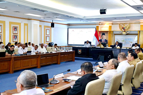 Mensos, Saifullah Yusuf (Gus Ipul) menghadiri Rapat Perkembangan Percepatan Rehabilitasi dan Rekonstruksi Pascabencana Alam di Provinsi Aceh, Sumut, dan Sumbar yang digelar di Kantor Kemendagri Jakarta, Senin (23/2/2026). Foto: Dok. Kemensos