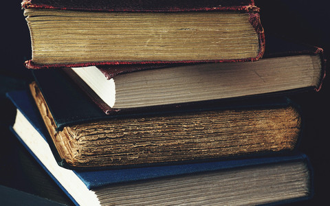 Ilustrasi buku yang sarat makna dan ajaran. Foto: Pexels