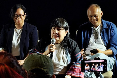 Leila S. Chudori, penulis novel Laut Bercerita saat konferensi pers cast reveal dan trailer Laut Bercerita di kawasan Jakarta Pusat, Selasa (24/2/2026). Foto: Salsha Okta Fairuz/kumparan