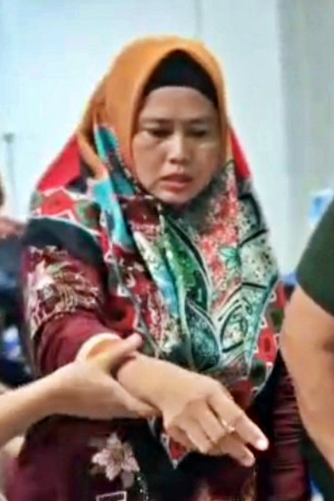 Teni Ridha Shi, ibu tiri Nizam Syafei (13), kini menjadi tersangka penganiayaan hingga tewas. Foto: Dok. Istimewa