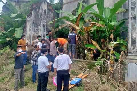 Dua mayat ditemukan di belakang bekas asrama polisi di Desa Rejoagung, Kecamatan Ploso, Kabupaten Jombang, Rabu (25/2) pukul 14.00 WIB. Foto: Dok. Istimewa