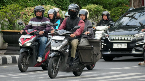 Pahlawan pergerakan logistik hari ini. Kurir tanpa lelah berpindah dari satu ke tujuan lain mengantarkan pesanan konsumen. Foto: Dokumentasi pribadi