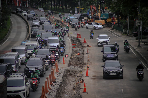 Suasana Jalan HR Rasuna Said, Jakarta Selatan, terpantau sudah tidak lagi terlihat tiang monorel mangkrak, Kamis (26/2/2026). Foto: Jamal Ramadhan/kumparan