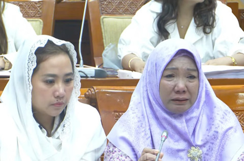 Suasana RDPU Komisi III DPR RI dengan keluarga ABK Batam Fandi Ramadhan beserta kuasa hukumnya Hotman Paris di Gedung Parlemen, Jakarta, Kamis (26/2/2026). Foto: YouTube/ TVR Parlemen