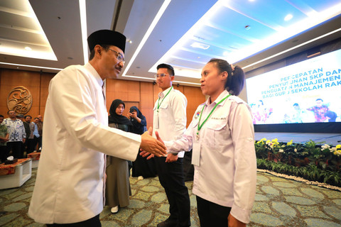 Menteri Sosial Saifullah Yusuf (Gus Ipul) menghadiri pembukaan kegiatan Percepatan Penyusunan SKP dan Penguatan Manajemen ASN Bagi Guru Sekolah Rakyat di Tangerang, Kamis (26/2/2026). Foto: Kemensos RI