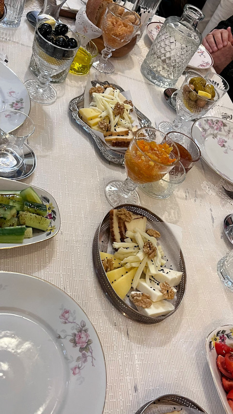 Sarapan tradisional khas Turki di Velfet Cafe Balat. Foto: Gitario Vista Inasis/kumparan