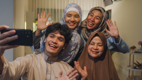 Ilustrasi Momen Idul Fitri. Foto: Tirachard Kumtanom/Shutterstock