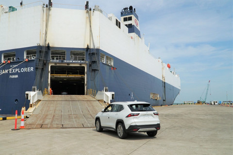 Aktivitas ekspor kendaraan buatan PT Toyota Motor Manufacturing Indonesia (TMMIN/Toyota Indonesia). Foto: TMMIN