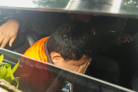 Tersangka kasus suap importasi barang di Ditjen Bea Cukai, Budiman Bayu Prasojo (BBP) usai diperiksa dan langsung ditahan oleh KPK pada Jumat (27/2/2026). Foto: Luthfi Humam/kumparan