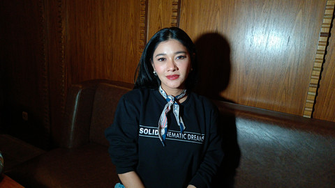 Aktris Naysilla Mirdad saat ditemui di kawasan Wijaya, Jakarta Selatan. Foto: Aprilandika Pratama/kumparan