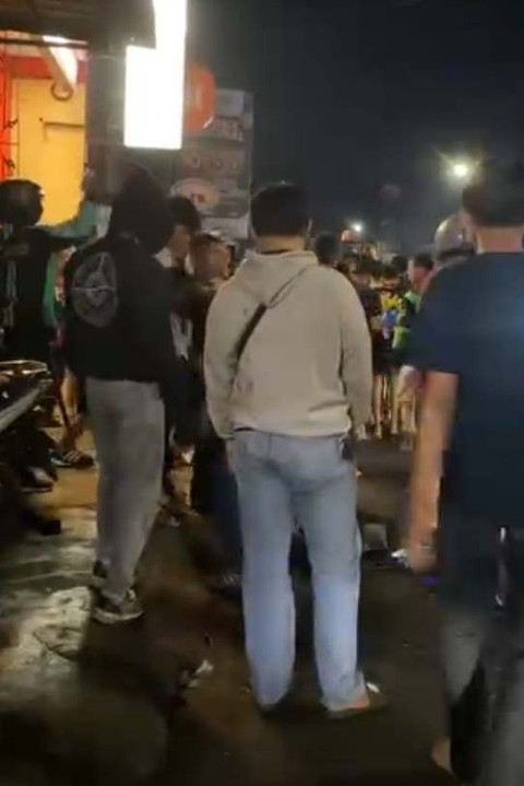 Warga Malang membubarkan aksi balap liar yang dilakukan sekelompok pemuda jelang sahur di kawasan Jalan Soekarno-Hatta, Lowokwaru, Kota Malang pada Sabtu (21/2/2026) dini hari. Foto: Dok. Istimewa