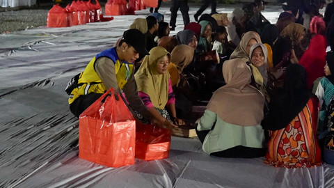 Suasana sahur bersama di Huntara II, Aceh Tamiang, pada Jumat (27/2/2026). Foto: Dok. Bakom RI
