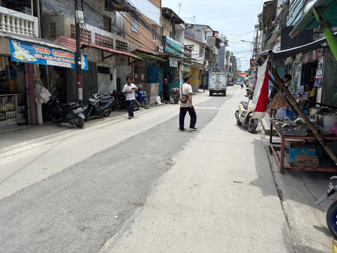 Kondisi Jalan Tanah Pasir di Penjaringan, Jakarta Utara, pada Sabtu (28/2). Jalan ini rusak usai proyek galian saluran kotoran. Foto: Abid Raihan/kumparan