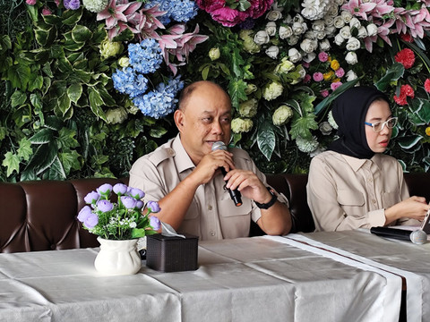 Kepala Badan Gizi Nasional (BGN) Dadan Hindayana memberikan keterangan pers di SPPG Cibuluh 1 Kota Bogor pada Sabtu (28/2/2026). Foto: Luthfi Humam/kumparan