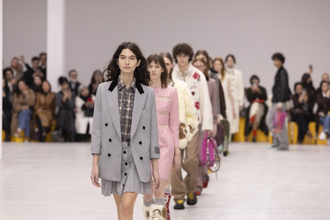 Onitsuka Tiger Autumn/Winter 2026 Show di Milan Fashion Week, Rabu (25/2/2026). Foto: Onitsuka Tiger