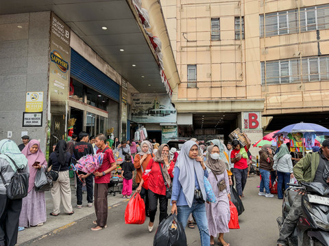 Suasana Pasar Tanah Abang Blok B, Jakarta Pusat, di bulan Ramadan 2026 pada siang hari, Sabtu (28/1/2026). Foto: Najma Ramadhanya/kumparan