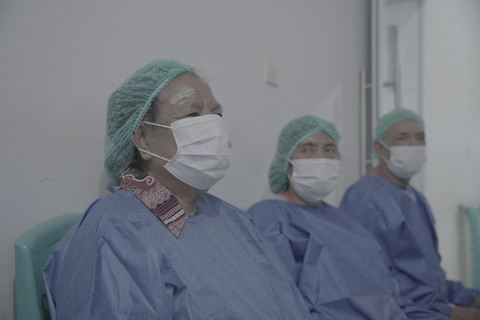 Kemensos menggelar bakti sosial operasi katarak gratis di RSUD Kalabahi, Kabupaten Alor, Nusa Tenggara Timur pada Kamis (26/2/2026). Foto: Kemensos RI