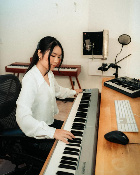 Komposer dan pianis asal Indonesia, Eunike Tanzil. Foto: Instagram @eunike.tanzil