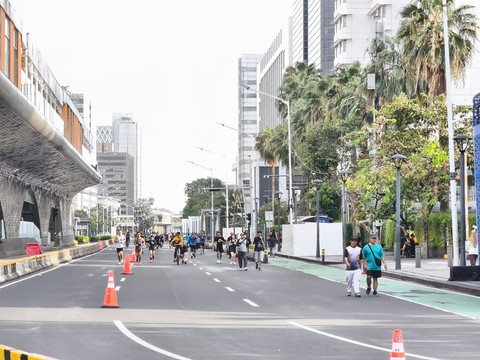 Suasana CFD Bundaran HI pada pekan kedua Ramadan, Minggu (1/3/2026).  Foto: Jeni Ritanti/kumparan