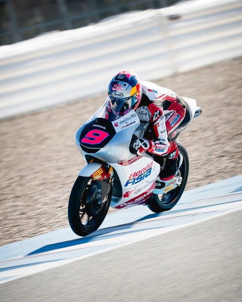 Veda Ega Pratama memacu motor kelas Moto3 dalam tes jelang dimulainya Kejuaraan Dunia MotoGP di Spanyol pada Februari 2026. Foto: Honda Team Asia