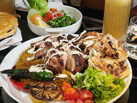 Menu charcoal chicken with rice pilaf di The Coach Restaurant. Foto: Ela Nurlaela/kumparan