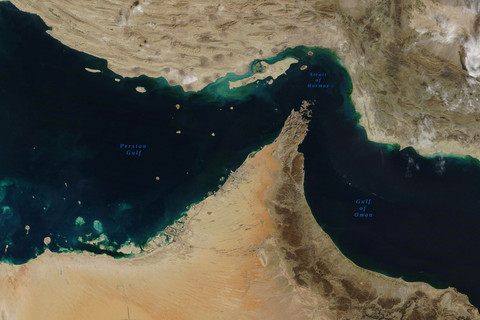 Ilustrasi Selat Hormuz dan Teluk Persia. Foto: lavizzara/Shutterstock