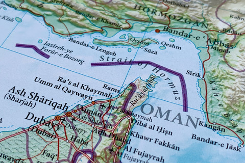 Ilustrasi Selat Hormuz. Foto: AustralianCamera/Shutterstock