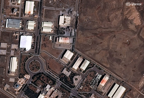 Citra satelit menunjukkan tampilan lebih dekat Fasilitas Nuklir Natanz dengan kerusakan bangunan baru, di tengah konflik AS-Israel dengan Iran, dekat Natanz, Iran, 2 Maret 2026. Foto:  Vantor/Handout via REUTERS