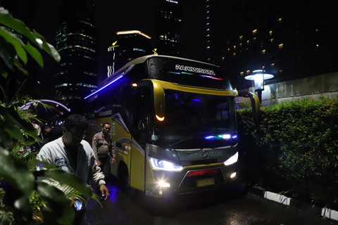 KPK membawa 11 orang terkait operasi tangkap tangan (OTT) dari Kabupaten Pekalongan di Gedung Merah Putih Komisi Pemberantasan Korupsi (KPK), Jakarta Selatan, Selasa (3/3/2026) malam. Foto: Iqbal Firdaus/kumparan