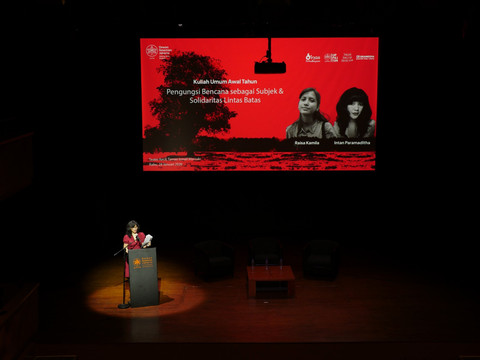 Intan Paramaditha mengisi sebuah kegiatan kuliah umum. Foto: dok. Intan Paramaditha