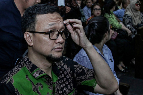 Terdakwa kasus dugaan suap terhadap putusan lepas perkara korupsi pemberian fasilitas ekspor minyak sawit mentah (CPO) Junaedi Saibih bersiap menjalani sidang vonis di Pengadilan Tipikor, Jakarta, Selasa (3/3/2026). Foto: Darryl Ramadhan/ANTARA FOTO