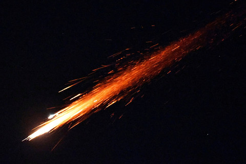 Sebuah rudal yang diluncurkan dari Iran dicegat, di tengah konflik AS-Israel dengan Iran, di Ashkelon, Israel, 4 Maret 2026. Foto: REUTERS/Amir Cohen