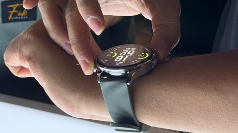 Xiaomi Watch 5. Foto: Habib Allbi Ferdian/kumparan