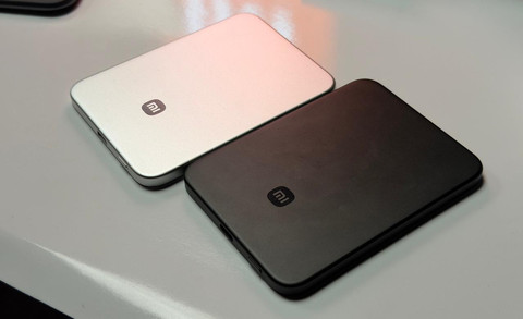 Xiaomi UltraThin Magnetic Power Bank 5000 15W. Foto: Habib Allbi Ferdian/kumparan