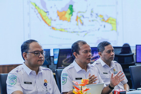 Kepala BMKG bersama Deputi Bidang Klimatologi BMKG dan Direktur Informasi Perubahan Iklim BMKG menyampaikan keterangan saat konpers prakiraan awal musim kemarau 2026 di Gedung D BMKG, Jakarta, Rabu (4/3/2026). Foto: Asprilla Dwi Adha/ANTARA FOTO