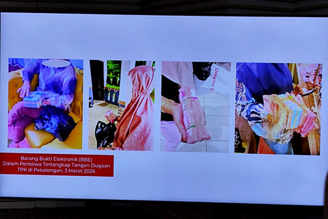 Barang bukti yang disita KPK dalam operasi tangkap tangan (OTT) Bupati Pekalongan, Fadia Arafiq. Foto: Jonathan Devin/kumparan
