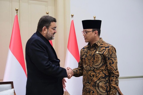 Menteri Luar Negeri Sugiono menerima Duta Besar Republik Islam Iran H.E. Mohammad Boroujerdi pada Rabu (4/3/2026). Foto: X/ @Menlu_RI
