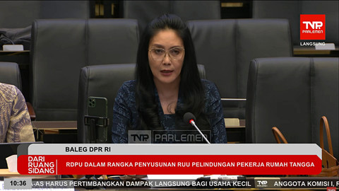 Ketua Umum KRPI, Rieke Diah Pitaloka memberi paparan saat Rapat Dengar Pendapat Umum Baleg DPR RI dalam rangka penyusunan RUU tentang pelindungan pekerja rumah tangga (PRT) yang disiarkan langsung di Kompleks Parlemen, Senayan, Jakarta, Kamis (5/3). Foto: YouTube/ TVR Parlemen