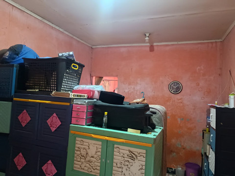Situasi kontrakan yang disewa Mardiyah (38) beserta keluarga yang berada di Gg. 23 RT 2 RW 7, Papanggo, Jakarta Utara pada Kamis (5/3).  Foto: Ryan Iqbal/kumparan