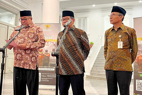 Gubernur DKI Jakarta Pramono Anung (tengah) dan Wakil Gubernur DKI Jakarta Rano Karno (kiri) di Balai Kota, Jakarta Pusat, Kamis (5/3). Foto: Nasywa Athifah/kumparan
