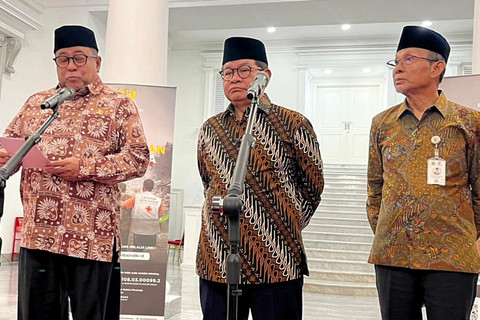 Gubernur DKI Jakarta Pramono Anung (tengah) dan Wakil Gubernur DKI Jakarta Rano Karno (kiri) di Balai Kota, Jakarta Pusat, Kamis (5/3). Foto: Nasywa Athifah/kumparan