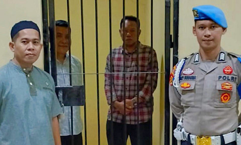 Kasat Narkoba Polres Toraja Utara, AKP Arifan Efendi (kedua kiri), bersama Kanit 2 Aiptu Nasrul (kedua kanan). Foto: Dok. Istimewa