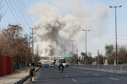 Asap mengepul setelah ledakan, di tengah konflik AS-Israel dengan Iran, di Teheran, Iran, Kamis (5/3/2026). Foto: Majid Asgaripour/WANA via Reuters