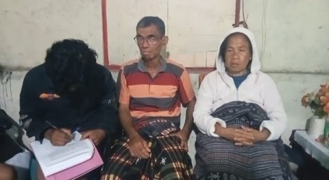 Orang Tua korban perkosaan dan pembunuhan di Sikka, NTT. Foto: Dok. Istimewa