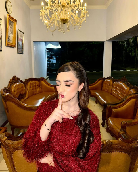 Putri Bupati Pekalongan Fadia Arafiq, Mehnaz Nazeera Ashraff. Foto: Instagram @zeaashraff