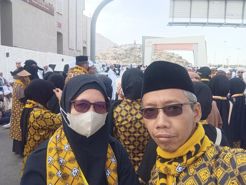 Abdul Ghofur saat umrah bersama keluarganya. Foto: Dok. Abdul Ghofur